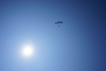 パラグライダーと太陽