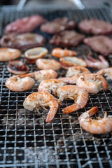 バーベキューとエビ縦構図