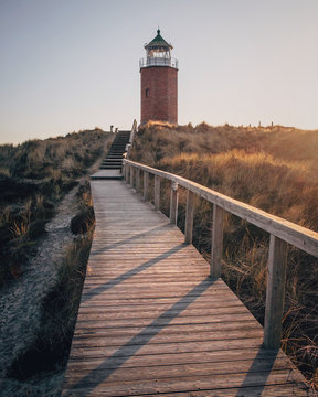 Sylter Leuchtturm im Abendlicht.
