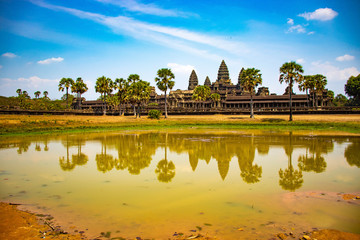 Naklejka premium Piękny widok na świątynię Angkor Wat w Siem Reap w Kambodży.