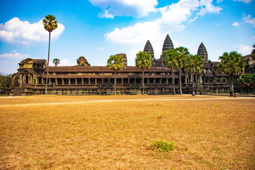 Fototapeta premium Piękny widok na świątynię Angkor Wat w Siem Reap w Kambodży.