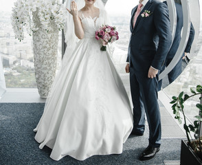 Naklejka premium .marriage registration ceremony, wedding, newlyweds. puts on a ring. wedding ring on the finger. newlyweds. union registration, signature. groom bride. puffy wedding dress