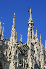 Fototapeta na wymiar cathedral (duomo) in milan (italy)