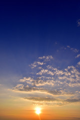 夕暮れの空／沖縄県（縦位置）