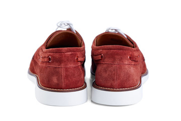 Men's classic reddish-brown suede shoes with white rubber sole. Deck collection. Rear view.