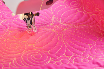 Process quilting with an electric sewing machine by using a free-motion technique