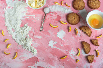 Fototapeta na wymiar Baking tasty cookies on a pink background