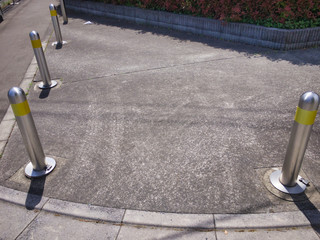 Social distance. Easy-to-understand image.