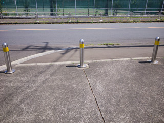 Social distance. Easy-to-understand image.