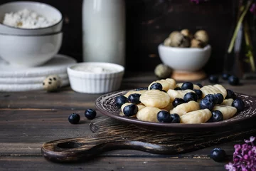Foto op Plexiglas Lazy cottage cheese dumplings with fresh berry. Simple and healthy breakfast © ekatherina