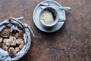 gray mug with coffee and dessert, heart-shaped gingerbread cookies and coffee mug