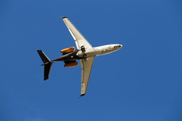 Obraz premium airplane in the blue sky