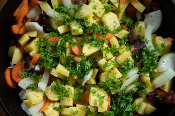 vegetable pan with potatoes, onions and fresh herbs