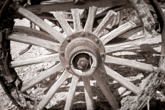 Wagon wheel in the sunshine