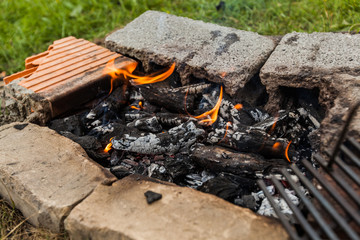 Fireplace for improvised barbecue