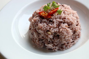 Close up Riceberry With red peppers and coriander Served on a white plate