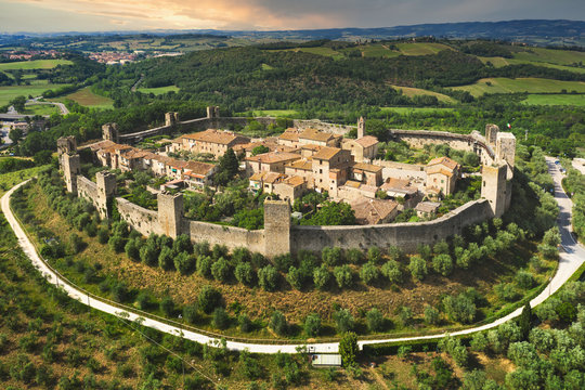 Francigena 2 433 Adobe Stock francigena-2-433-adobe-stock