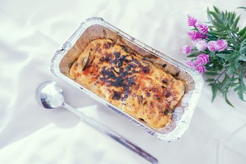 Baked salmon mental rice is a food in the form of rice mixed with seaweed, sprinkled with salmon wrapped in mayonnaise, Japanese authentic dish
