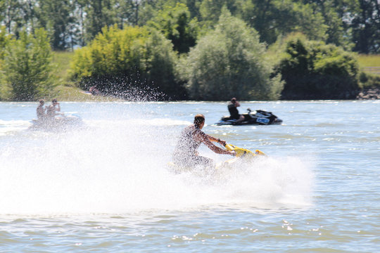 Jetski Auf Dem Rhein