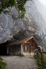 Dom w skałach, jaskinie - Ebenalp, Szwajcaria