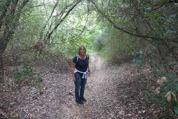 Obraz premium Wandern in einem Wald am Kap Asprokavos auf Korfu