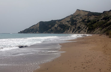 Strand und Steilküste am Kap Asprokavos, Korfu