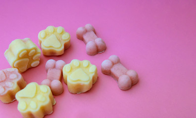 Homemade diy fruit and frozen yogurt dog treats for the hot summer