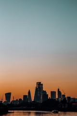 Fototapeta na wymiar a beautiful sunset in the city of london 