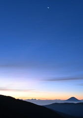 南アルプス荒川岳（3141ｍ）からの富士の日の出