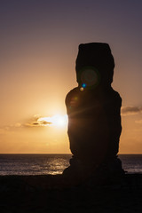 Atardecer en Tahai complejo arqueológico en Rapa Nui