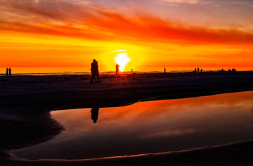 Fototapeta na wymiar sunset over the water, sea, beach, red, sky, orange, yellow, reflection, horizon, sun, Lido Beach, Florida