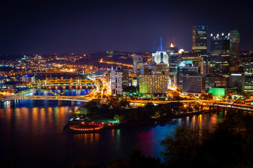 Fototapeta na wymiar Pittsburgh Lights from Mount Washingtom