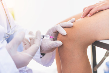 The doctor provided treatment for knee pain by injection.