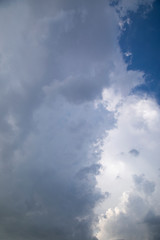 Obraz premium Vertical blue sky with interesting and colorful clouds