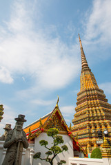 Fototapeta premium Wat Pho (Wat Phra Chetuphon Vimolmangklararm Rajwaramahaviharn), Pranakorn District, Bangkok, Thailand.