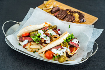 pita with grilld beef steak and vegetables