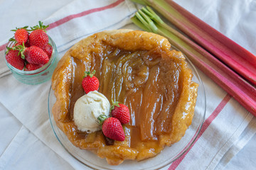Rhubarb upside down cake with strawberries and ice cream