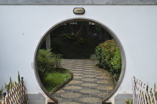 Garden in Hong Kong with Round Archway