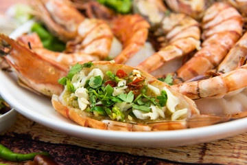 Grilled shrimp with spicy seafood sauce