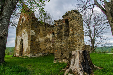 Ruiny cerkwi Krywe Bieszczady - obrazy, fototapety, plakaty