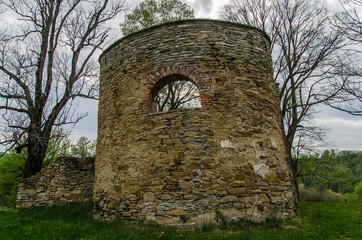Ruiny cerkwi w miejscowości Krywe Bieszczady