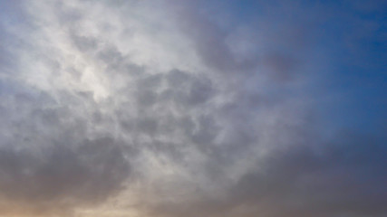 Obraz premium Dark sky with heavy and rainy clouds.