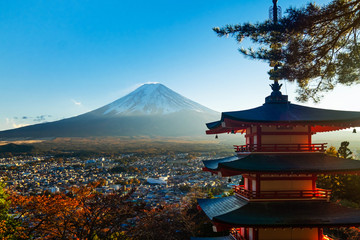 Fototapeta premium Mt. Fuji with red pagoda in autum, Fujiyoshida, Japan