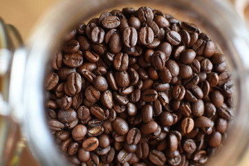 Fototapeta premium Kaffeebohnen in Dose