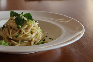 SPAGHETTI CARBONARA, WITH BROCCOLI AND GREEN PEAS