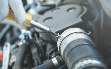 Obraz premium Mechanic holding screwdriver. Auto repair, Service center