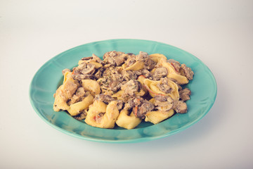 plate of tortellini pasta 