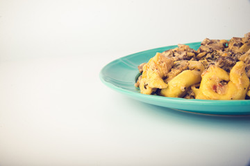 plate of tortellini pasta 