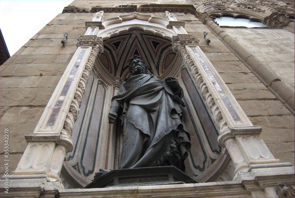 Wall mural Florence, Italy: a sculpture of Orsanmichele church