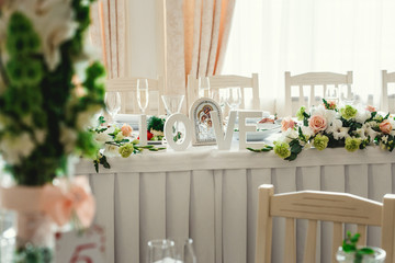 table at a wedding feast decorated with bridal bouquets